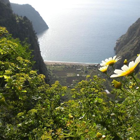 George House Bed and Breakfast Faralya Esterno foto