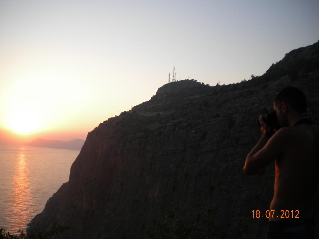 George House Bed and Breakfast Faralya Esterno foto