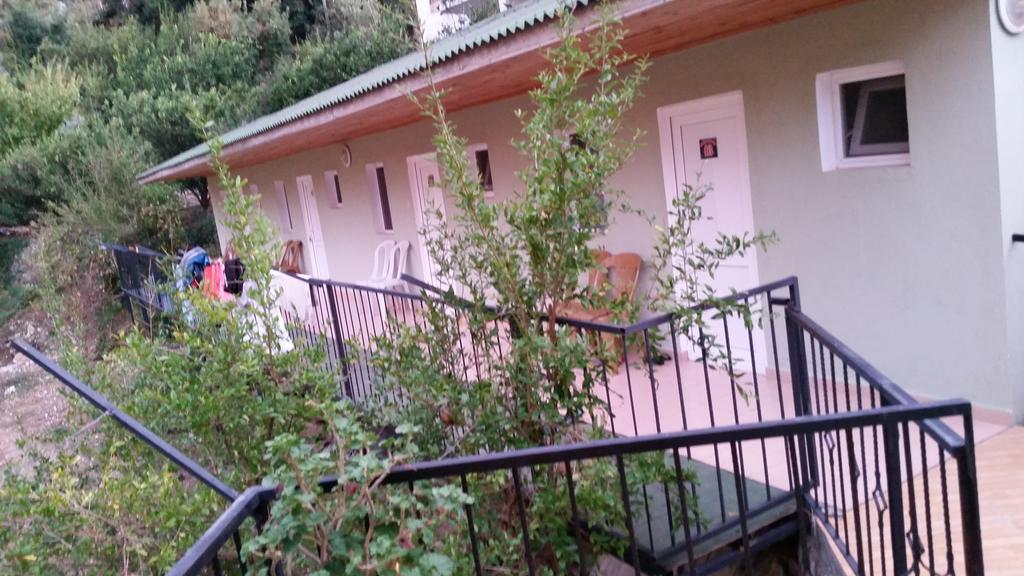 George House Bed and Breakfast Faralya Esterno foto